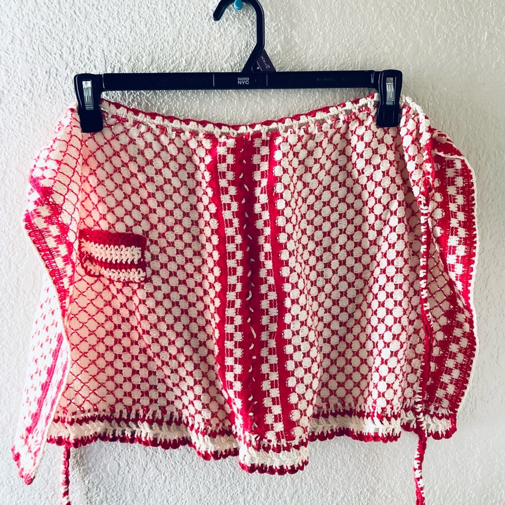 Apron Vintage Handmade Red White crocheted stripe Pocket cottage retro